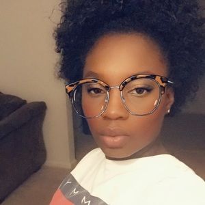 Meet your Posher, Shantale